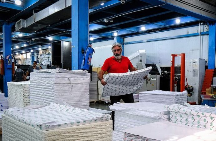 قیمت مقوا تا ۶۰۰ هزار تومان رسید؛ بحران مواد اولیه صنعت بسته‌بندی